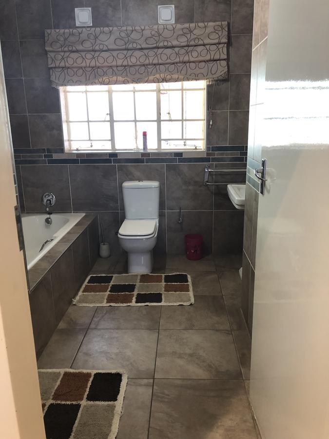 Khuvena Guesthouse Randburg Zewnętrze zdjęcie