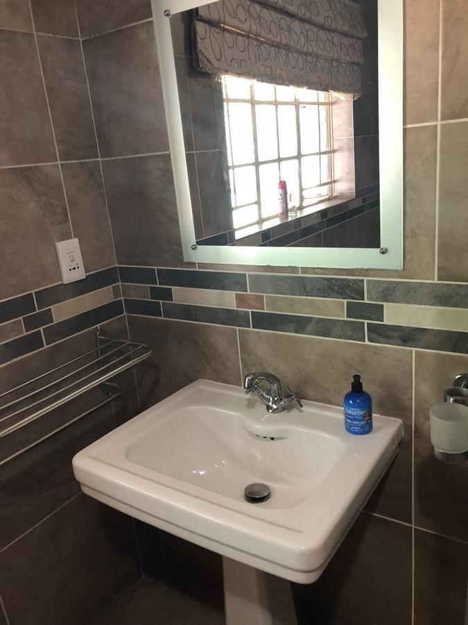 Khuvena Guesthouse Randburg Zewnętrze zdjęcie