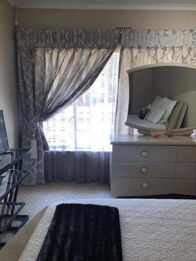Khuvena Guesthouse Randburg Zewnętrze zdjęcie