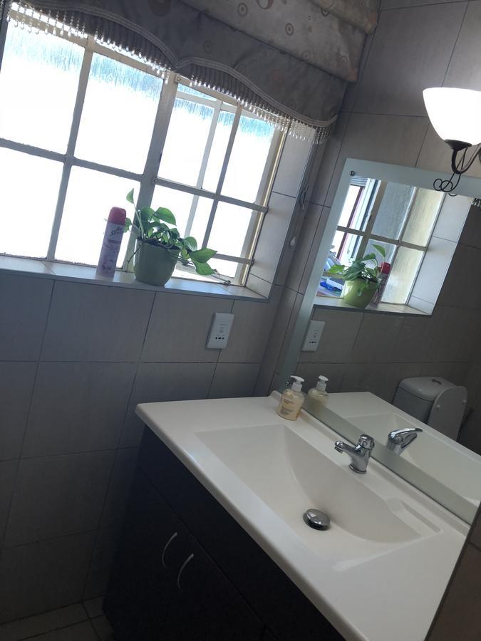 Khuvena Guesthouse Randburg Zewnętrze zdjęcie