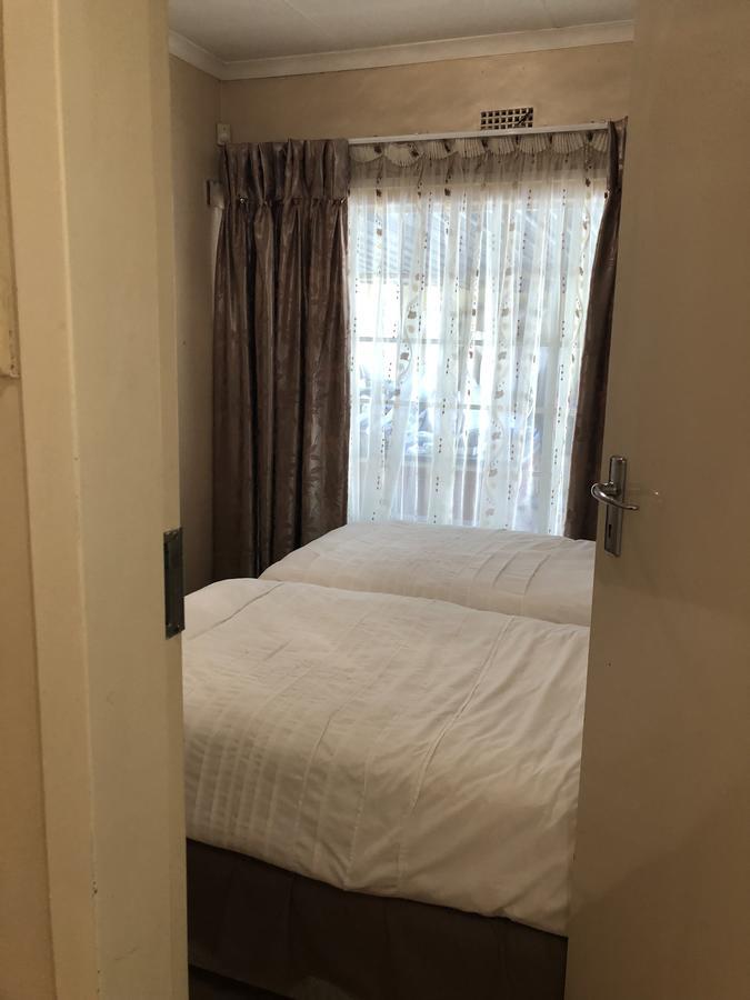 Khuvena Guesthouse Randburg Zewnętrze zdjęcie